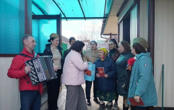 🌺 Ветеранов тыла навестили в Нижнем Кузгунчы в преддверии 81-й годовщины Великой Победы