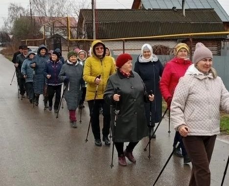 ‍ Шагаем к здоровью: мастер-класс по скандинавской ходьбе в «Заботе»
