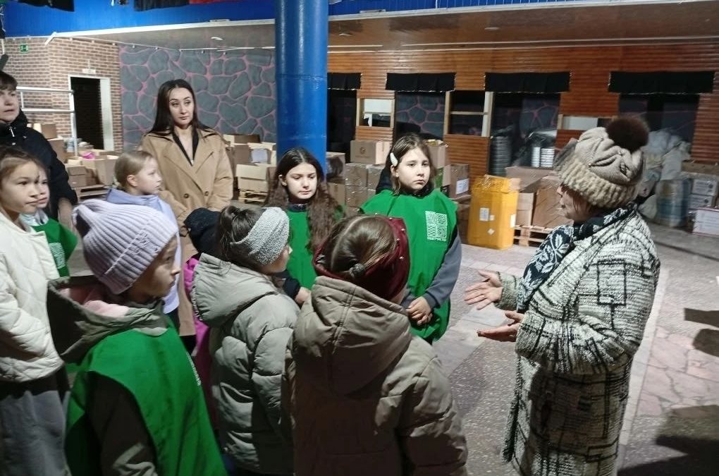 «Время дарить добро»: воспитанники Квантума посетили штаб «Мы вместе»