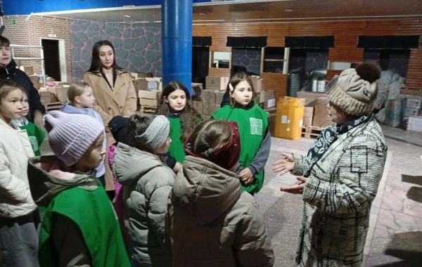 «Время дарить добро»: воспитанники Квантума посетили штаб «Мы вместе»