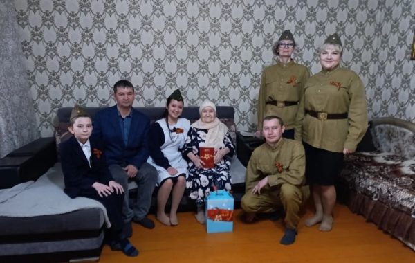 В Красногорском сельском поселении ветеранам вручили подарки ко Дню Победы