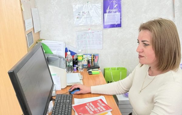 На страже спокойствия и порядка: Елена Гуня помогает советникам и координирует важную работу района