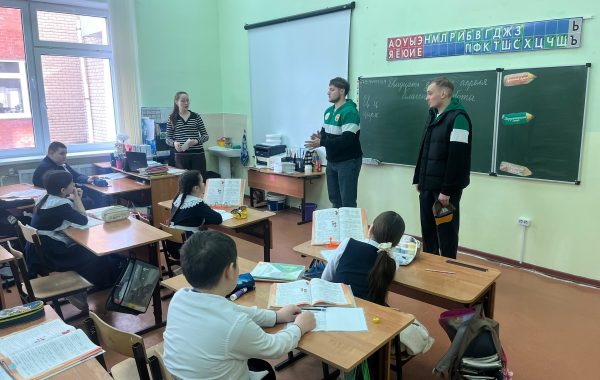 Откройте для себя волшебство хоккея: тренеры встретились с будущими звездами