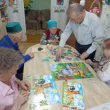 Настольные игры помогают ветеранам поддерживать активность и хорошее настроение