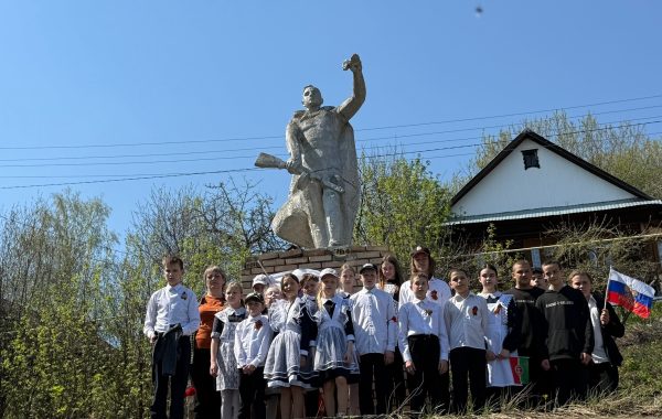 Сокольские школьники почтили память героев в преддверии Дня Победы