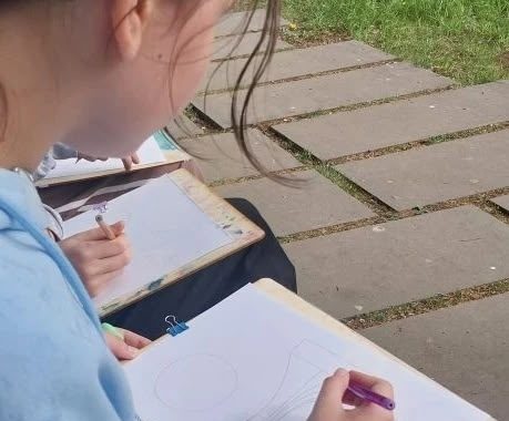 Пленэр на свежем воздухе: юные художники вдохновлялись весной