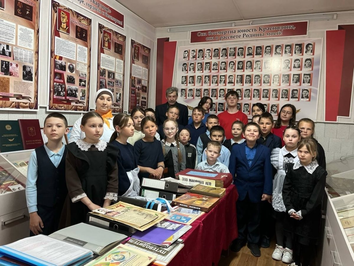 В Таканышской школе провели встречу ко Дню музеев, посвящённую памяти героев войны