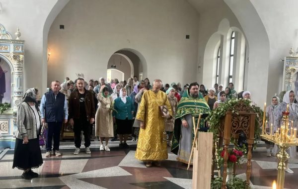 Депутат Госдумы Анатолий Иванов поздравил верующих с Днём Святой Троицы