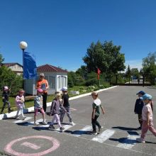 В лето без опасностей: в детском саду «Бэлэкэч» прошёл день по ПДД