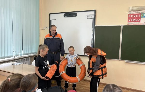 Сотрудники МЧС провели для школьников Мамадыша урок безопасности