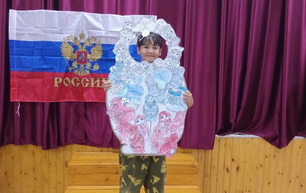 «Матрёшка — символ России»: в Сокольском сельском клубе прошёл праздничный час творчества