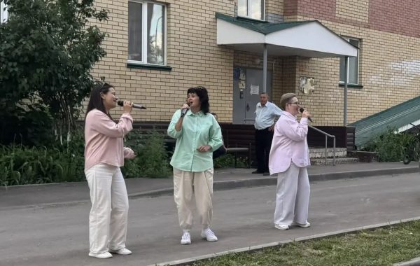 Во дворе домов на улицах Азина и Красноармейской прошёл яркий праздник в рамках проекта «Лето в Татарстане»