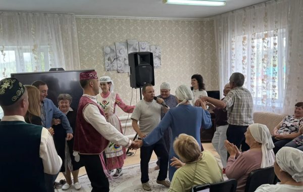 В Мамадыше для посетителей КЦСОН «Забота» состоялась праздничная концертная программа