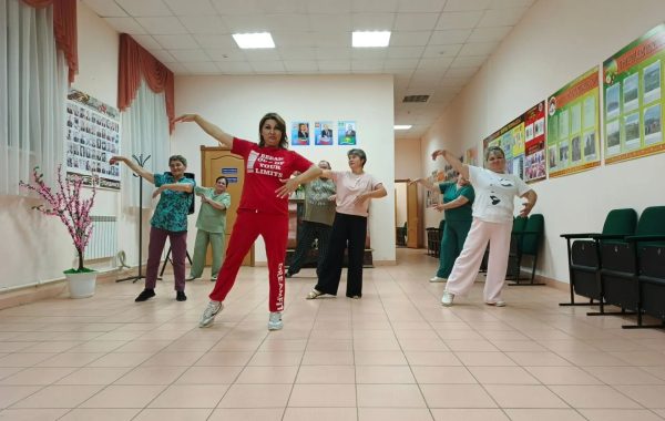 В Нижнетаканышском СДК прошёл вечер линейных танцев, объединивший жителей села