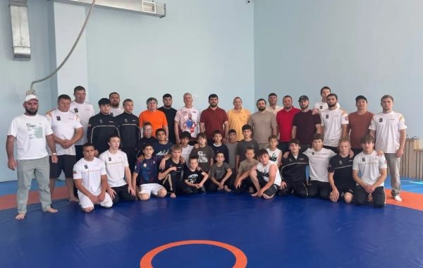 В Мамадыше спортивную школу олимпийского резерва посетили главные тренеры сборных России по борьбе