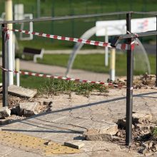 В сквере «Яшьлек» обновляют элементы инфраструктуры