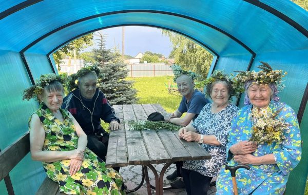 В Мамадышском доме-интернате к празднику Ивана Купалы сплели венки из лечебных трав