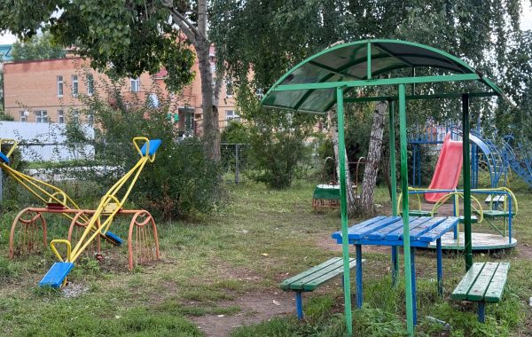 Детская площадка у ЦРБ приведена в порядок