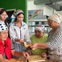 Два поколения — одно доброе дело: мастер-класс по приготовлению чак-чака!