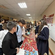 В Лицее №2 Мамадыша прошла благотворительная ярмарка «Добрыми руками — для наших героев»