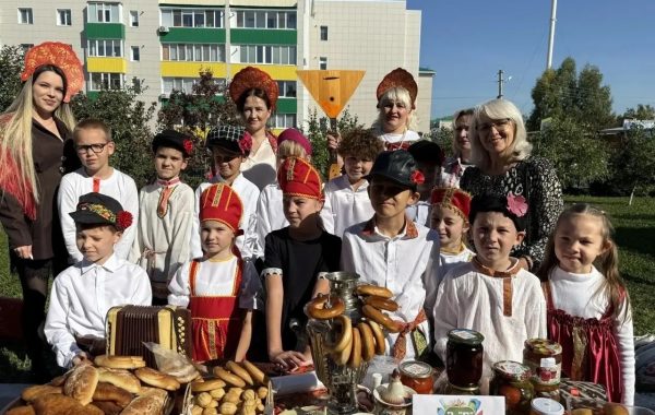 В школе №3 Мамадыша прошла благотворительная «Ярмарка Добра» в поддержку участников СВО