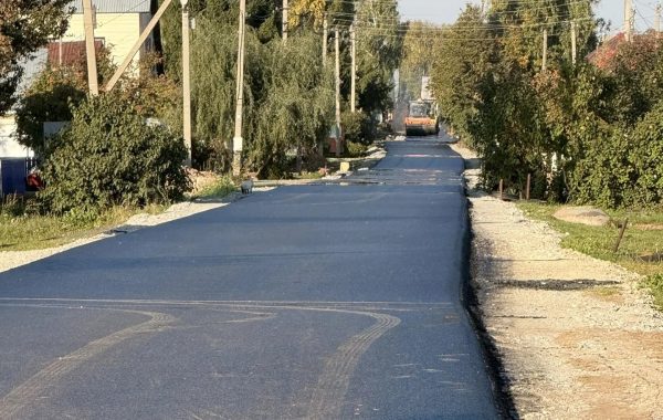 На улице Набережной Вятки в Мамадыше продолжается ремонт дороги
