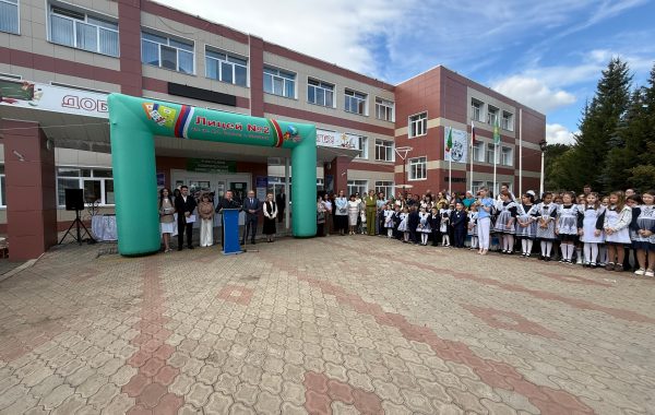 В лицее №2 Мамадыша 1 сентября за парты сели 77 первоклассников