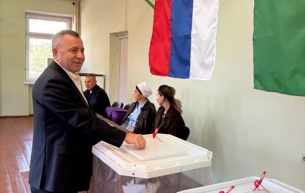 Анатолий Иванов проголосовал на выборах в родном Мамадыше