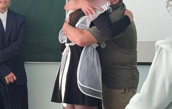 В Лицее №2 Мамадыша состоялась трогательная встреча участника СВО с дочерьми