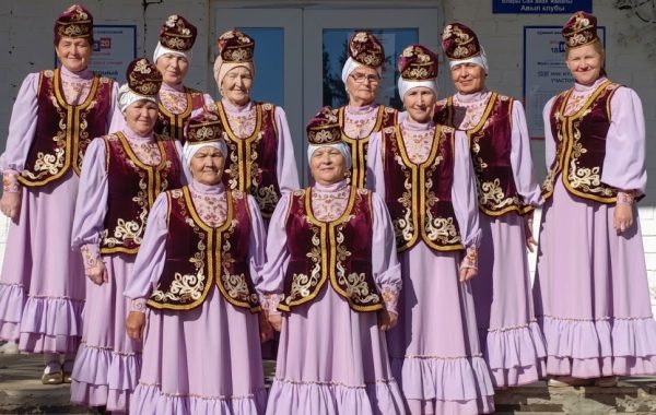 На избирательный участок в Мамадышском районе пришли участники ансамбля «Сон бизәкләре»