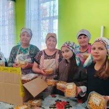 В Нижнем Таканыше прошли мастер-классы по приготовлению чак-чака и вязанию носков для бойцов
