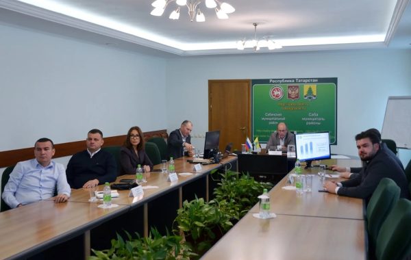 Айнур Аглямов знакомится с опытом работы муниципалитета в Богатых Сабах