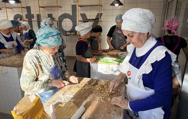 Чак-чак для бойцов СВО: в Мамадыше передают традиции добра