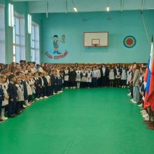 День учителя в школе №1 Мамадыша отметили праздничной линейкой и Днём самоуправления