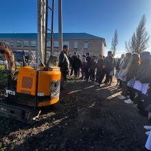 Школьники Красногорской школы попробовали себя в роли операторов манипулятора