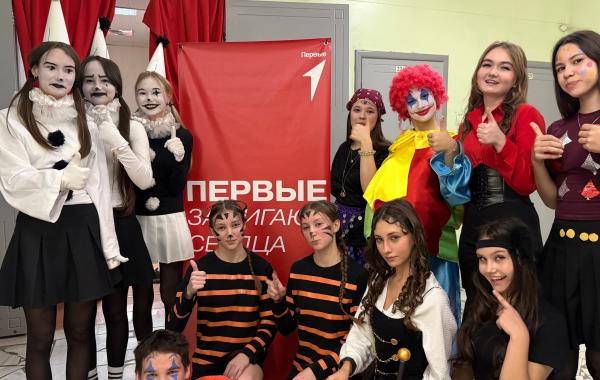 Цирковое шоу, театр теней и зажигательная дискотека: в Школе № 4 Мамадыша прошёл необычный осенний бал